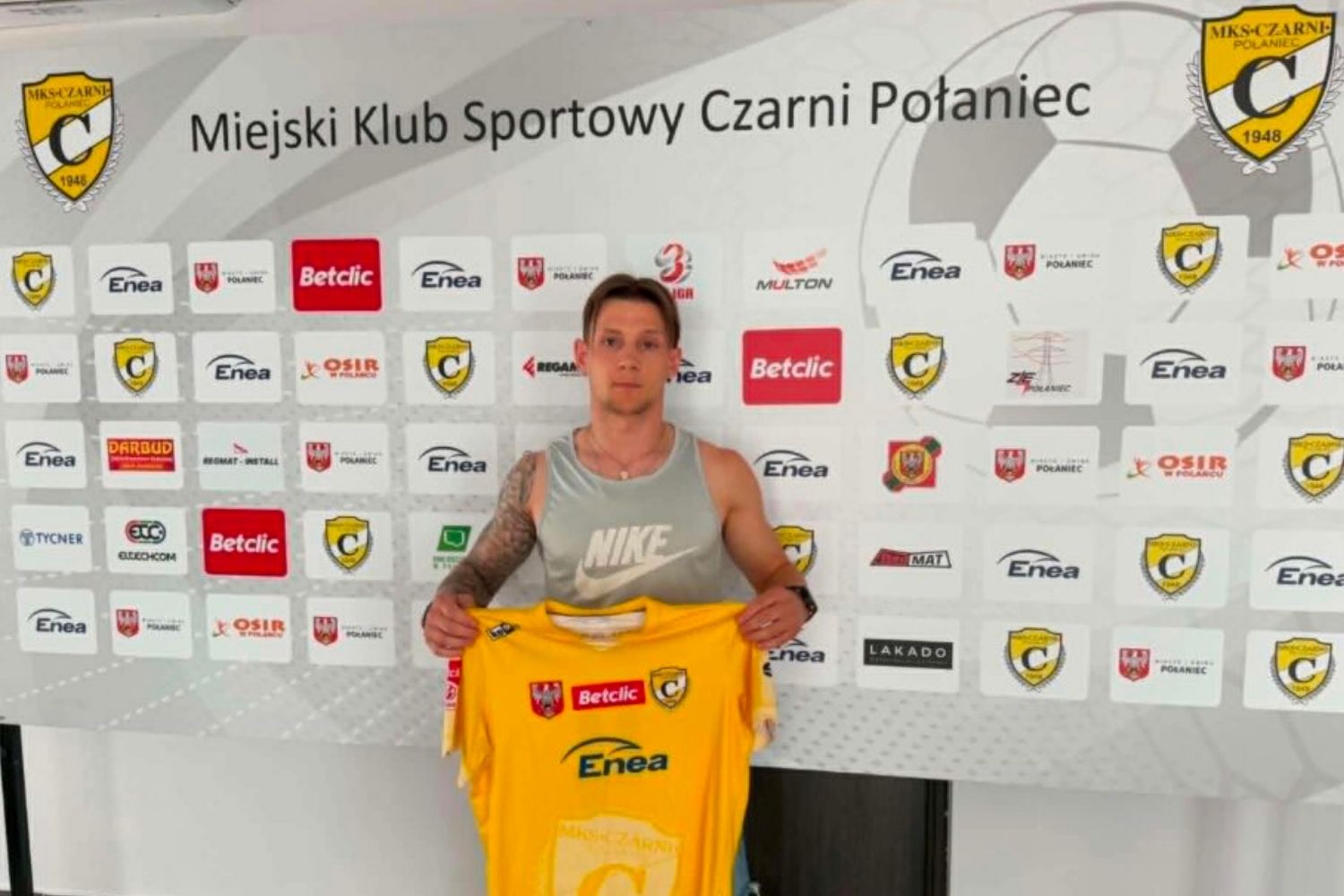 Alaksiej Piatrenka pierwszym wzmocnieniem Czarnych