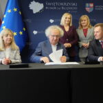 11.06.2026. Kielce. Podpisanie umowy na budowę oraz instalację odnawialnych źródeł energii wraz z magazynami energii / Fot. Jarosław Kubalski - Radio Kielce