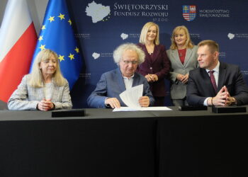 11.06.2026. Kielce. Podpisanie umowy na budowę oraz instalację odnawialnych źródeł energii wraz z magazynami energii / Fot. Jarosław Kubalski - Radio Kielce