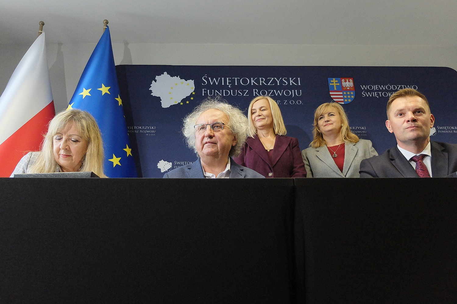11.06.2026. Kielce. Podpisanie umowy na budowę oraz instalację odnawialnych źródeł energii wraz z magazynami energii / Fot. Jarosław Kubalski - Radio Kielce