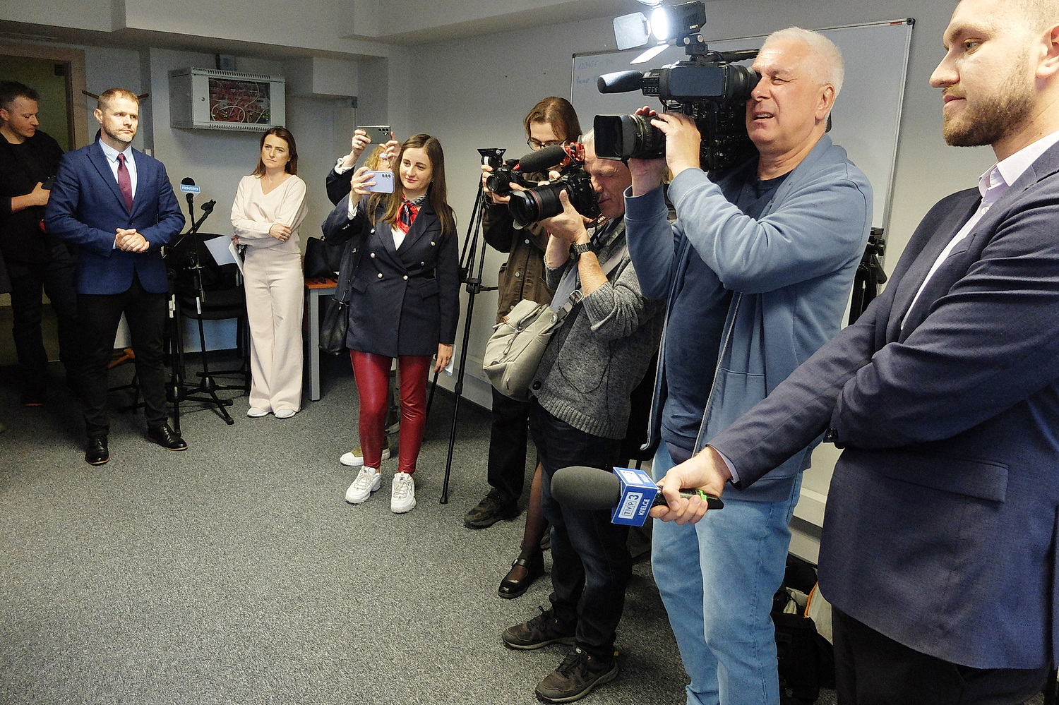 11.06.2026. Kielce. Podpisanie umowy na budowę oraz instalację odnawialnych źródeł energii wraz z magazynami energii / Fot. Jarosław Kubalski - Radio Kielce
