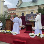 Biskup Nitkiewicz: spotkanie z Jezusem w Eucharystii dodaje otuchy w świecie pełnym niepokojów - Radio Kielce