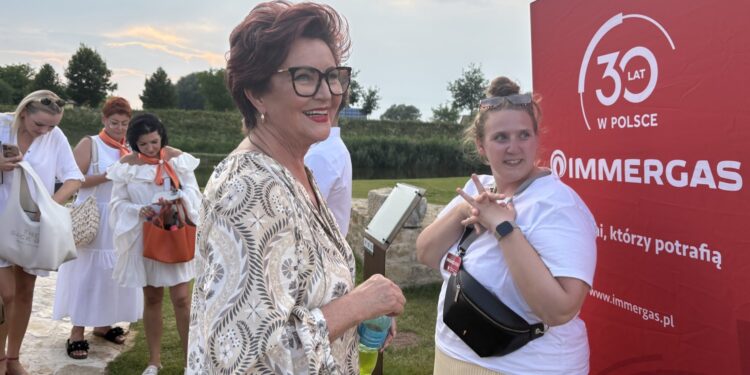 Jolanta Kwaśniewska o pomaganiu i ćmielowskiej porcelanie