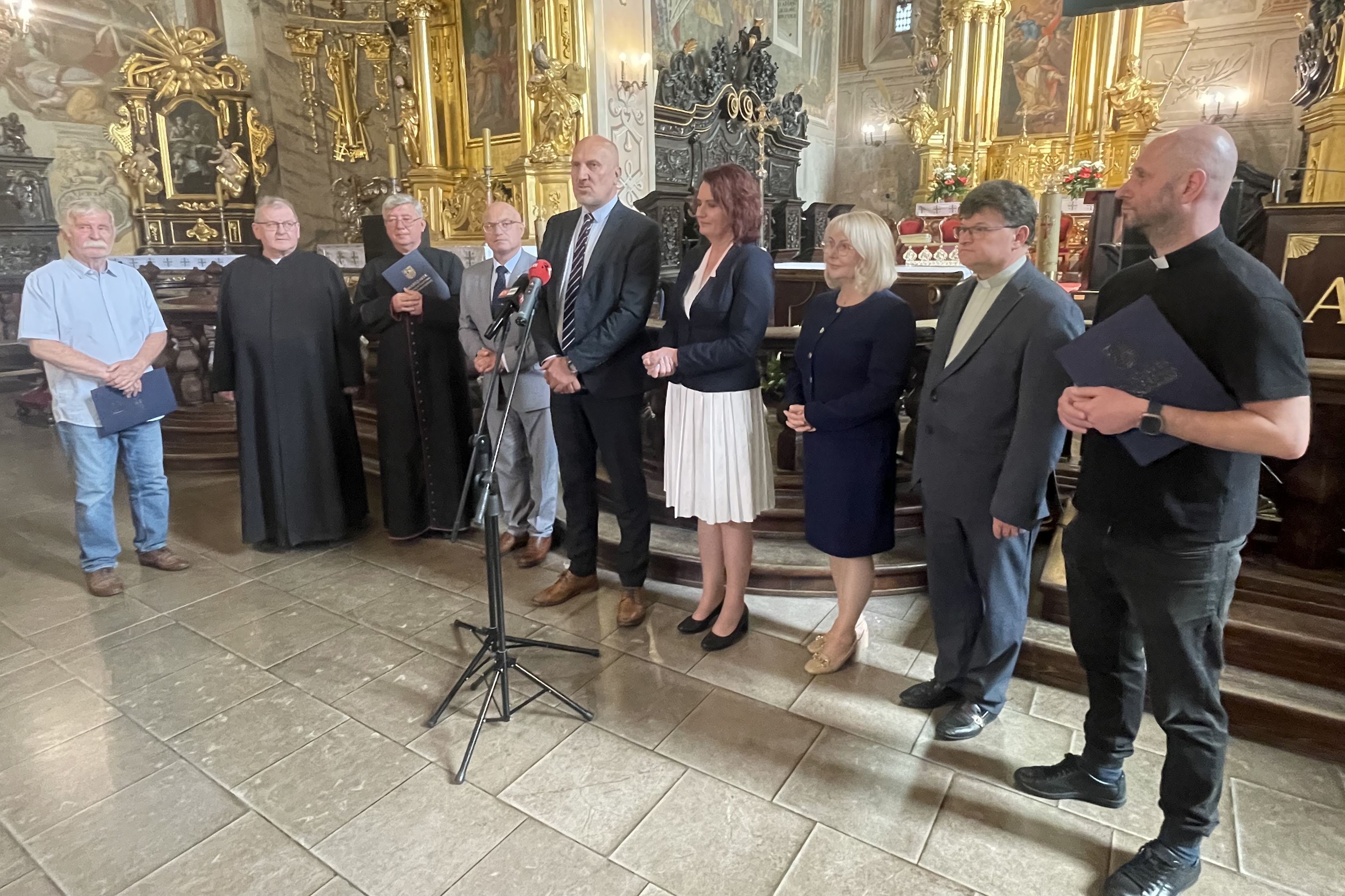 Księga zawierająca gospodarskie zapiski kolegiaty zostanie uratowana