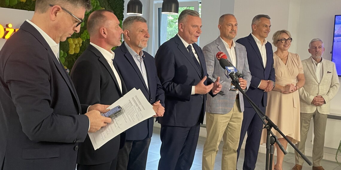 Wiceminister obrony narodowej z wizytą w cementowni