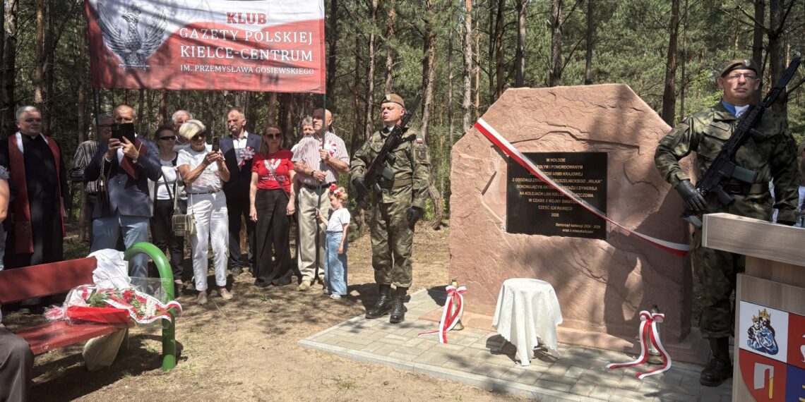 W Górkach Szczukowskich odsłonięto pomnik upamiętniający żołnierzy Armii Krajowej