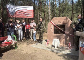 W Górkach Szczukowskich odsłonięto pomnik upamiętniający żołnierzy Armii Krajowej