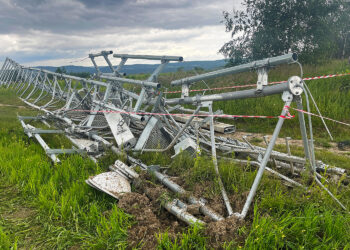 15.06.2026. Krajno Pierwsze. Przewrócony maszt / Fot. Wiktor Taszłow - Radio Kielce