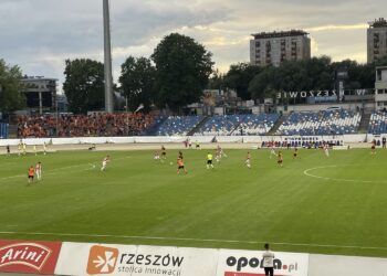 Resovia zdecydowanie lepsza od KSZO. Druga liga nie dla Ostrowca