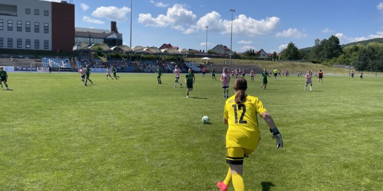Dziewczyny z Polski i nie tylko rywalizują w turnieju Trzuskawica Cup