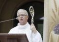 Biskup Piotrowski: msza święta nie jest do oglądania, ale do przeżywania