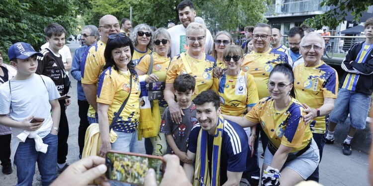 Niespodzianka się udała. Fani pożegnali braci Dujszebajewów - Radio Kielce 08.06.2026. Kielce. Pożegnanie Alexa i Daniela Dujszebajewów przez kibiców Industrii Kielce / Fot. Jarosław Kubalski - Radio Kielce