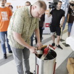 09.06.2026. Kielce. Zbiory miodu z pasieki przy Politechnice Świętokrzyskiej / Fot. Jarosław Kubalski - Radio Kielce