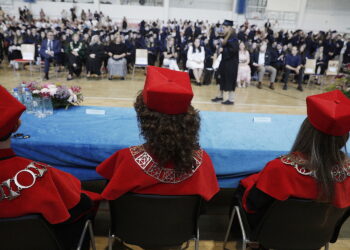 Młodzi lekarze uroczyście zakończyli naukę na kieleckiej uczelni