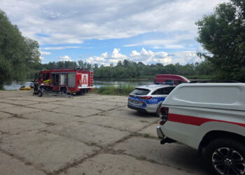 Pusty ponton i akcja służb na Wiśle