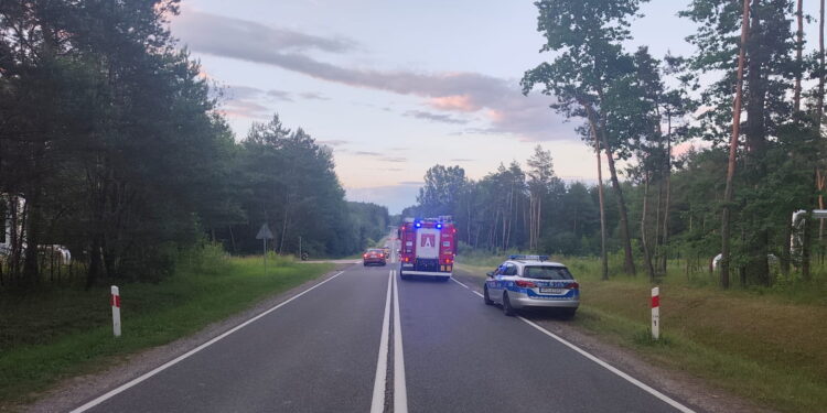 Wypadek z udziałem motocykla i roweru. Dwie osoby ranne