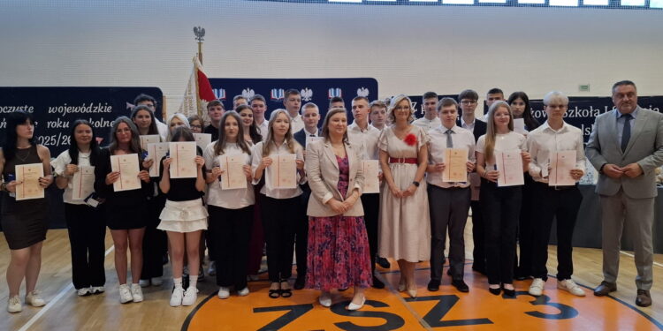 Oficjalne zakończenie roku szkolnego. Wiceminister edukacji w Starachowicach