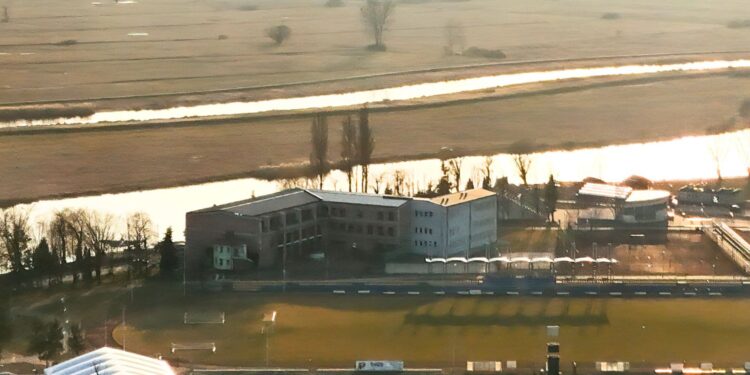 Hotel nad zalewem w Pińczowie na sprzedaż. Gmina rozważa jego zakup - Radio Kielce Hotel nad zalewem w Pińczowie na sprzedaż. Gmina rozważa jego zakup