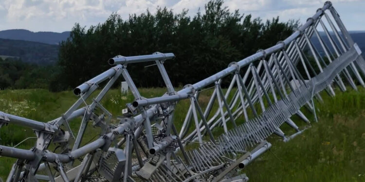 Runął metalowy maszt w Krajnie Pierwszym. To cud, że nikt nie ucierpiał - Radio Kielce Fot. Przewodniczący Rady Gminy Górno Grzegorz Skiba