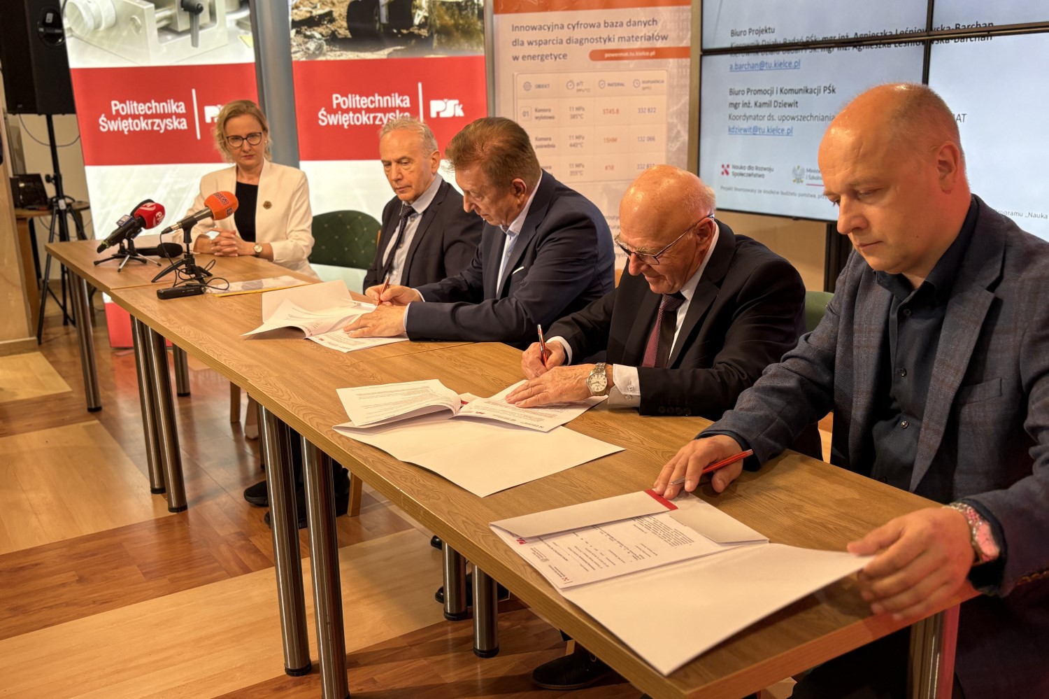 Politechnika Świętokrzyska rozpoczyna projekt PowerMAT - Radio Kielce 10.06.2026. Kielce. Podpisanie umowy w ramach projektu „Platforma PowerMAT” / Fot. Aleksandra Słowak - Radio Kielce
