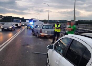 09.06.2026. Sandomierz. Cztery samochody zderzyły się na moście / Fot. policja
