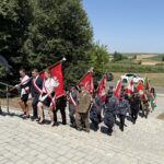 Pamięć o partyzanckiej Republice Pińczowskiej wciąż żywa - Radio Kielce 30.07.2026. Kozubków. Przy pomniku u podnóża Góry Byczowskiej w Kozubowie odbyły się uroczyste obchody 82. rocznicy powstania Republiki Pińczowskiej / Fot. Marta Gajda-Kruk - Radio Kielce