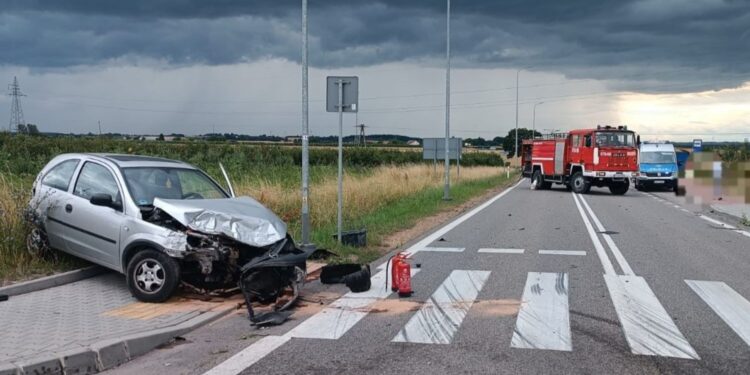 09.07.2026. DK9. Goźlice w powiecie sandomierskim. Zderzenie samochodu osobowego z busem / Fot. policja