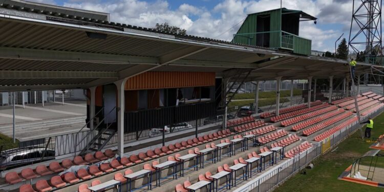 Nowa jakość nagłośnienia na ostrowieckim stadionie - Radio Kielce Nowa jakość nagłośnienia na ostrowieckim stadionie