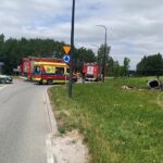 Samochód stanął w płomieniach po dachowaniu - Radio Kielce 04.07.2026. Radzanów. Pożar samochodu / źródło: policja