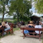 Sandomierscy dominikanie i lokalne winiarstwo mają 800 lat - Radio Kielce 18.07.2026. Sandomierz. Piknik winiarski w ramach Festiwalu Dookoła Wody / Fot. Grażyna Szlęzak-Wójcik – Radio Kielce