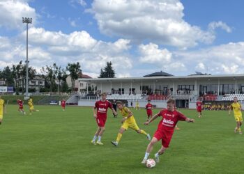 W meczu trzecioligowców górą Naprzód