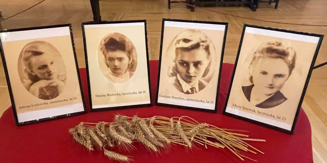 25.07.2026. Zamek Królewski w Sandomierzu. VIII Spotkanie „Pamięci Sandomierskich Kolumbów” / Fot. Grażyna Szlęzak-Wójcik - Radio Kielce