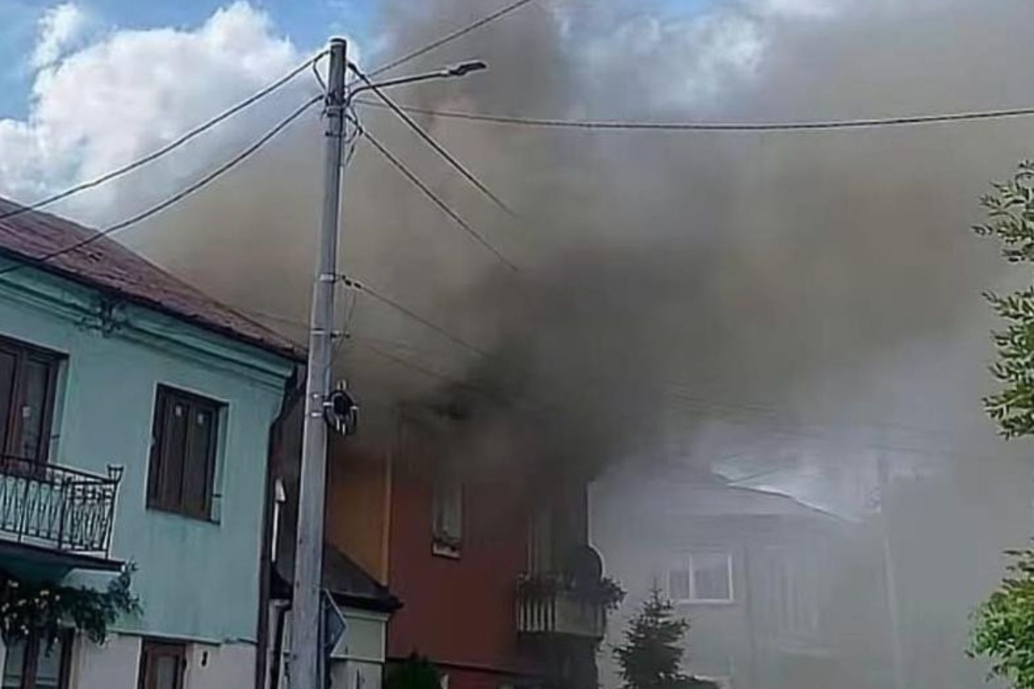 Pożar kamienicy w centrum Klimontowa - Radio Kielce Fot. PSP Sandomierz