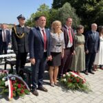 Pamięć o partyzanckiej Republice Pińczowskiej wciąż żywa - Radio Kielce 30.07.2026. Kozubków. Przy pomniku u podnóża Góry Byczowskiej w Kozubowie odbyły się uroczyste obchody 82. rocznicy powstania Republiki Pińczowskiej / Fot. Marta Gajda-Kruk - Radio Kielce