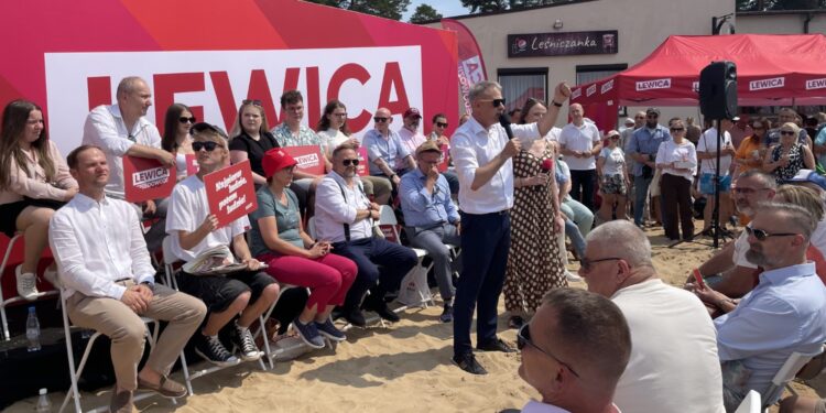 26.07.2026. Sielpia. Spotkanie polityków Nowej Lewicy z ludźmi nad zalewem / Fot. Magdalena Galas-Klusek - Radio Kielce