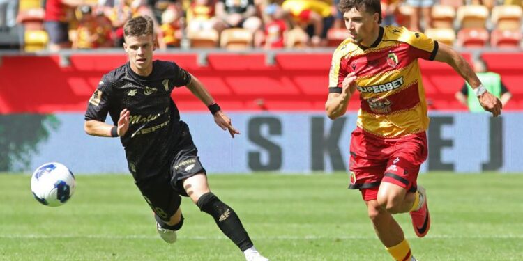 Gol w końcówce przesądził o wyniku - Radio Kielce Gol w końcówce przesądził o wyniku