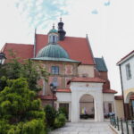 Niepołomice. Gotycki kościół parafialny pw. Dziesięciu Tysięcy Męczenników z Góry Ararat / Fot. Stanisław Blinstrub – Radio Kielce