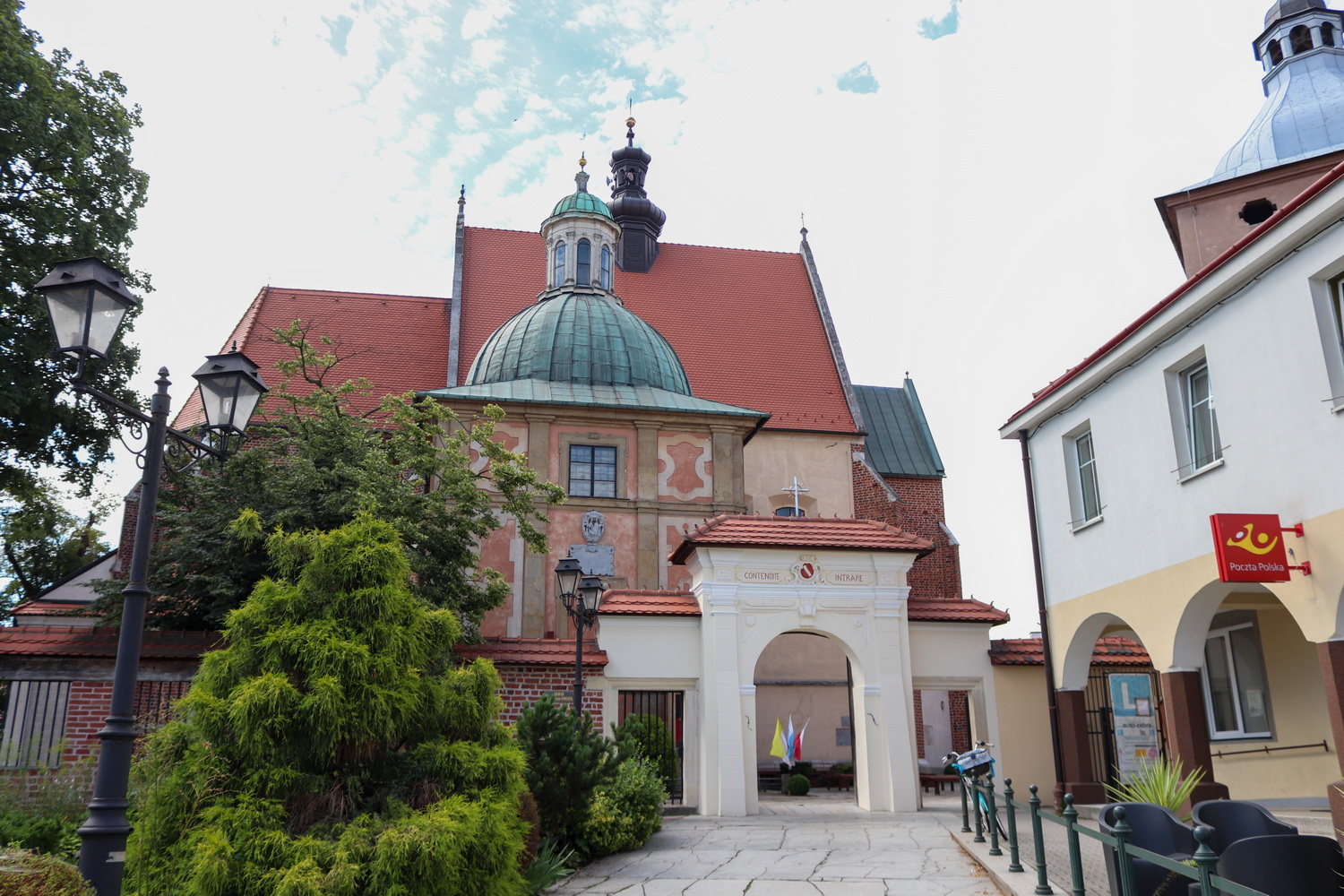 Niepołomice. Gotycki kościół parafialny pw. Dziesięciu Tysięcy Męczenników z Góry Ararat / Fot. Stanisław Blinstrub – Radio Kielce