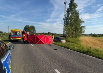 25.07.2026. Nowy Korczyn w powiecie buskim. W zderzeniu samochodu osobowego z motocyklem zginął kierowca jednośladu / Fot. policja