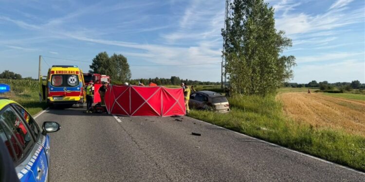 25.07.2026. Nowy Korczyn w powiecie buskim. W zderzeniu samochodu osobowego z motocyklem zginął kierowca jednośladu / Fot. policja