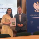 Seniorzy otrzymają wsparcie. Gminy zapłacą sąsiadom - Radio Kielce 15.07.2026. Kielce. Świętokrzyski Urząd Wojewódzki. Podpisanie umów w ramach programu „Korpus wsparcia seniorów” / Fot. Iwona Murawska-Bujnowicz - Radio Kielce