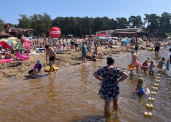 Słoneczna pogoda przyciągnęła do Sielpi tłumy - Radio Kielce 26.07.2026. Sielpia zalew / Fot. Magdalena Galas-Klusek - Radio Kielce