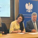 Seniorzy otrzymają wsparcie. Gminy zapłacą sąsiadom - Radio Kielce 15.07.2026. Kielce. Świętokrzyski Urząd Wojewódzki. Podpisanie umów w ramach programu „Korpus wsparcia seniorów” / Fot. Iwona Murawska-Bujnowicz - Radio Kielce