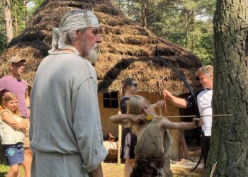 Archeolodzy i rekonstruktorzy odtwarzali dawny świat w Krzemionkach