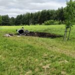 Samochód stanął w płomieniach po dachowaniu - Radio Kielce 04.07.2026. Radzanów. Pożar samochodu / źródło: policja