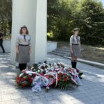 Pamięć o partyzanckiej Republice Pińczowskiej wciąż żywa - Radio Kielce 30.07.2026. Kozubków. Przy pomniku u podnóża Góry Byczowskiej w Kozubowie odbyły się uroczyste obchody 82. rocznicy powstania Republiki Pińczowskiej / Fot. Marta Gajda-Kruk - Radio Kielce