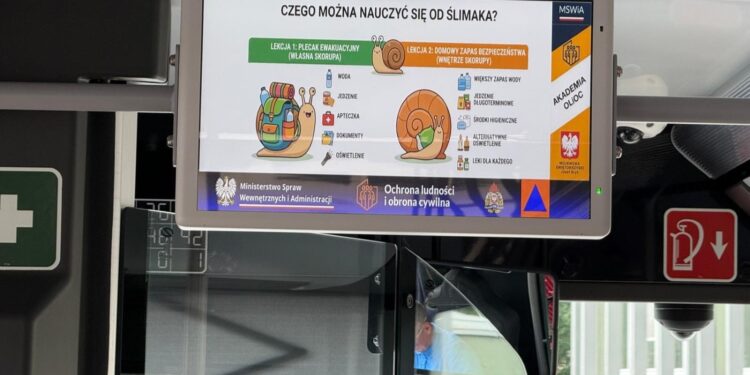 Jak gasić pożar? Podpowiedzi szukaj w... w autobusie - Radio Kielce 23.07.2026. Kielce. Konferencja / Fot. Izabela Mortas-Rubak - Radio Kielce