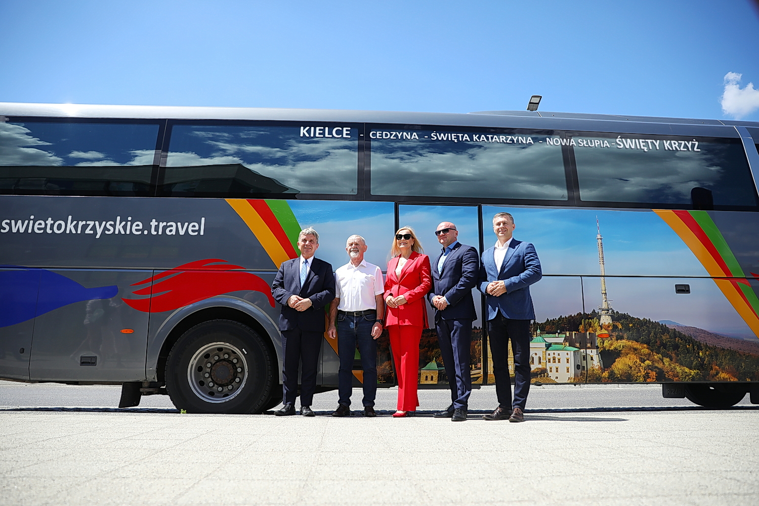 Bezpłatny, wakacyjny autobus na Święty Krzyż wyrusza na trasę