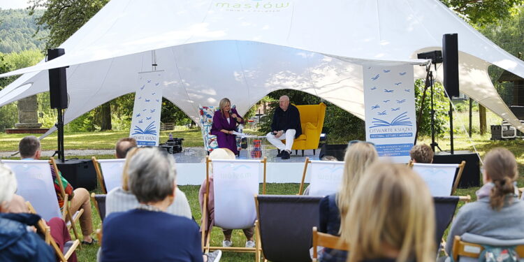 Trwa festiwal sztuki i mediów w Ciekotach