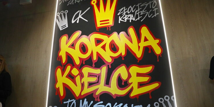 Żółto-Czerwona prezentacja na kieleckim Rynku - Radio Kielce Żółto-Czerwona prezentacja na kieleckim Rynku